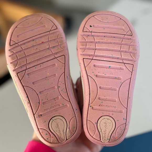 Girls Stride Rite’s size 6 - Picture 4 of 9